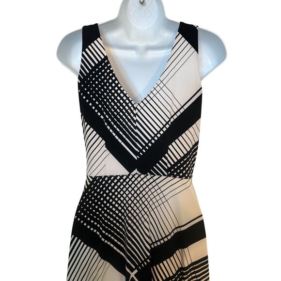 White Houst Black Market Slip Overhead A-Line Abstract Sleeveless Dress. 00 - Picture 8 of 8